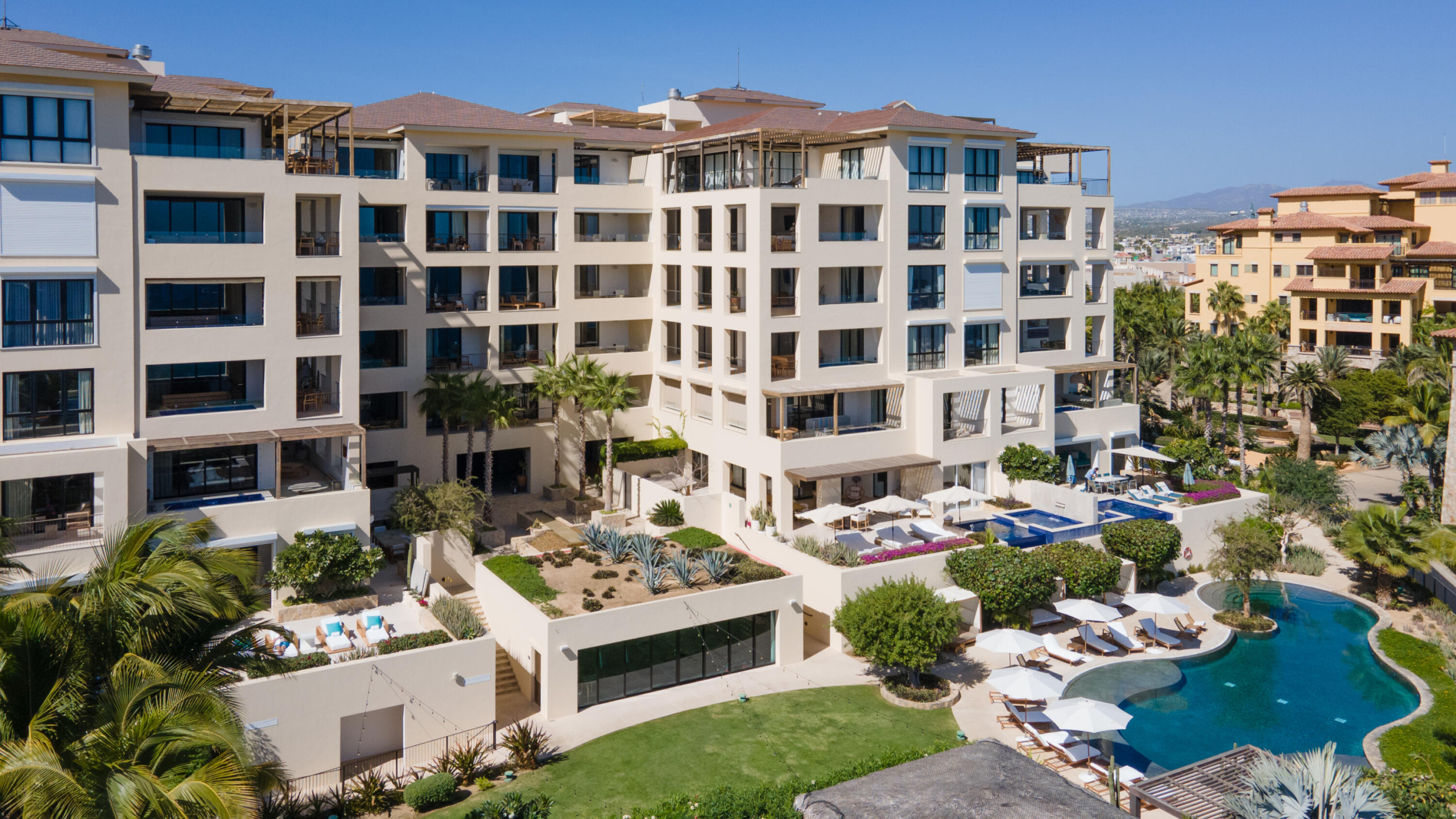 Querencia Section 3- El Valle El Valle is the latest neighborhood designed within the masterplanned Querencia community.A smaller, more intimate enclave set against the backdrop of the vibrant desert mountains,the 12 condominium residences offer a mix of for sale